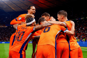 山东男足挑,战上海队,徐根宝与殷,半岛体育平台,半岛体育官方网站,半岛体育登录入口,半岛体育app下载