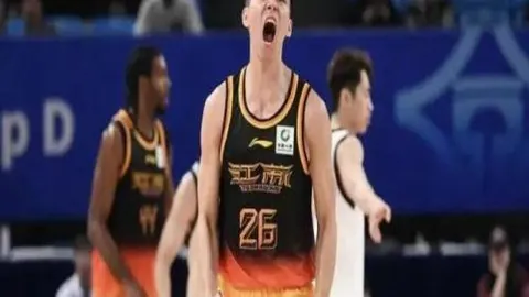 费内巴切赛程解析：双线挑战下的轮换策略